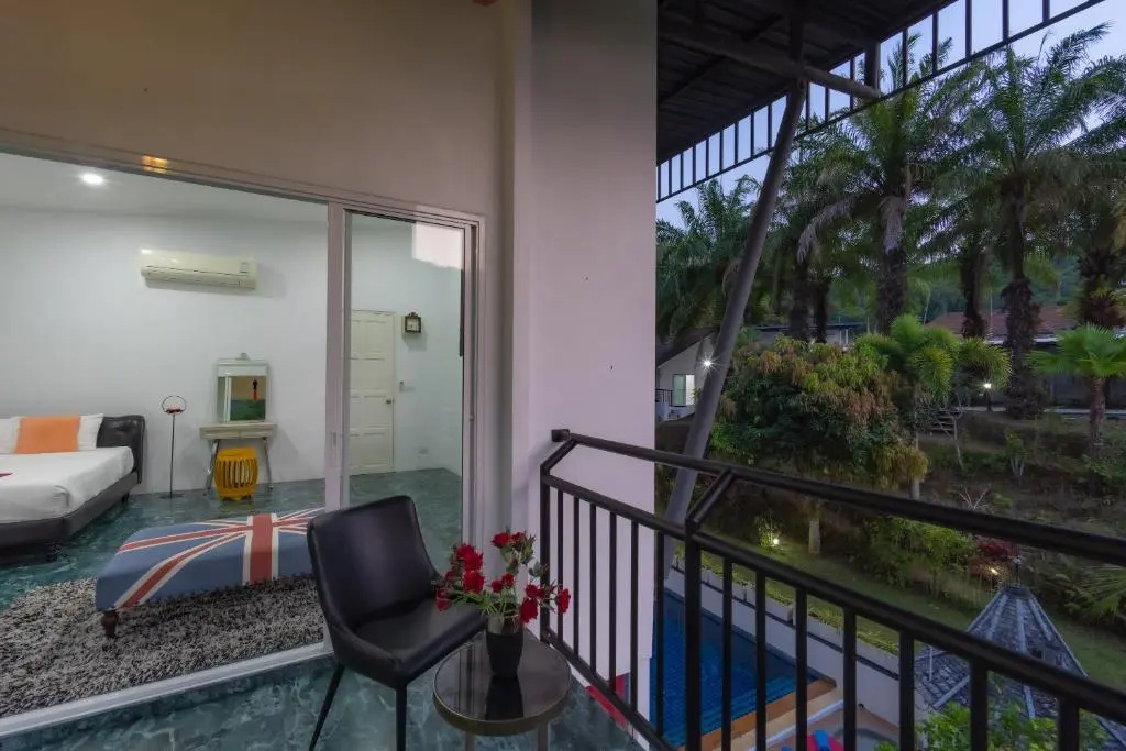 Luxurious 10-bedroom Villa With Private Pool in Chalong, Phuket — photo 7