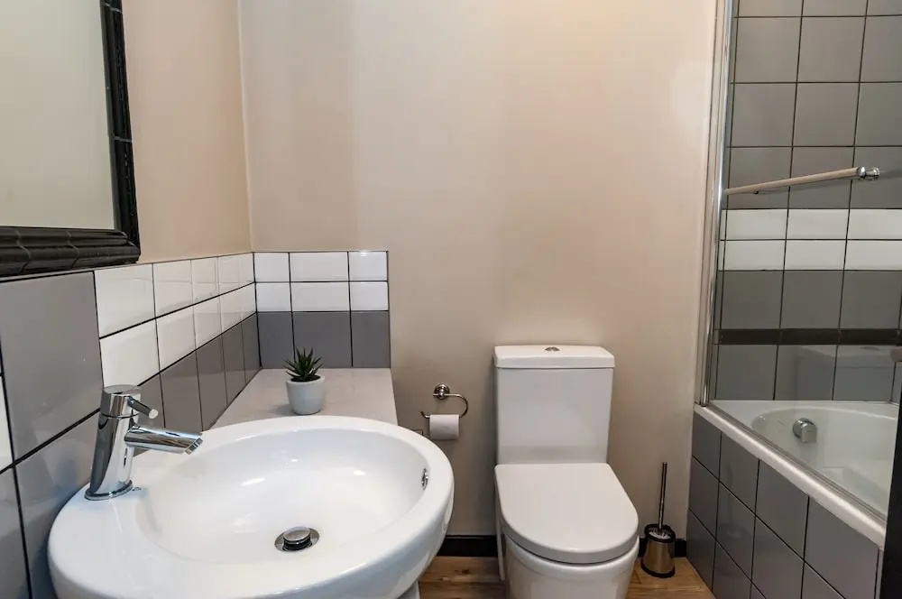 The Vantage Apartments — photo 8
