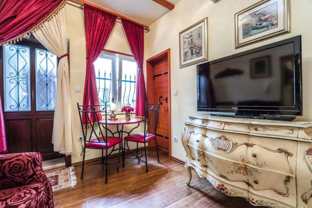 Emperor's Suites