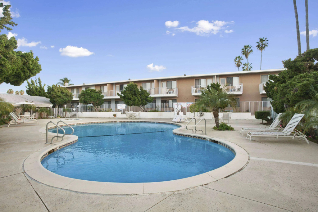 Ramada by Wyndham Torrance — photo 6