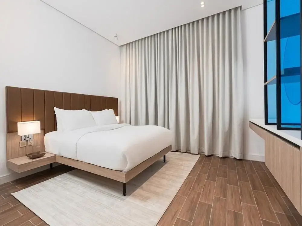 Stylish & Upscale Apartment in Almughrizat — photo 4