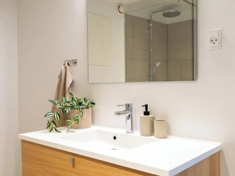 Leaves 6 - 2 Bdr Apt With Shared Roof Terrace — photo 8