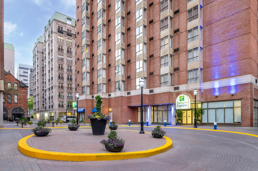 Holiday Inn Express Toronto - Downtown by IHG