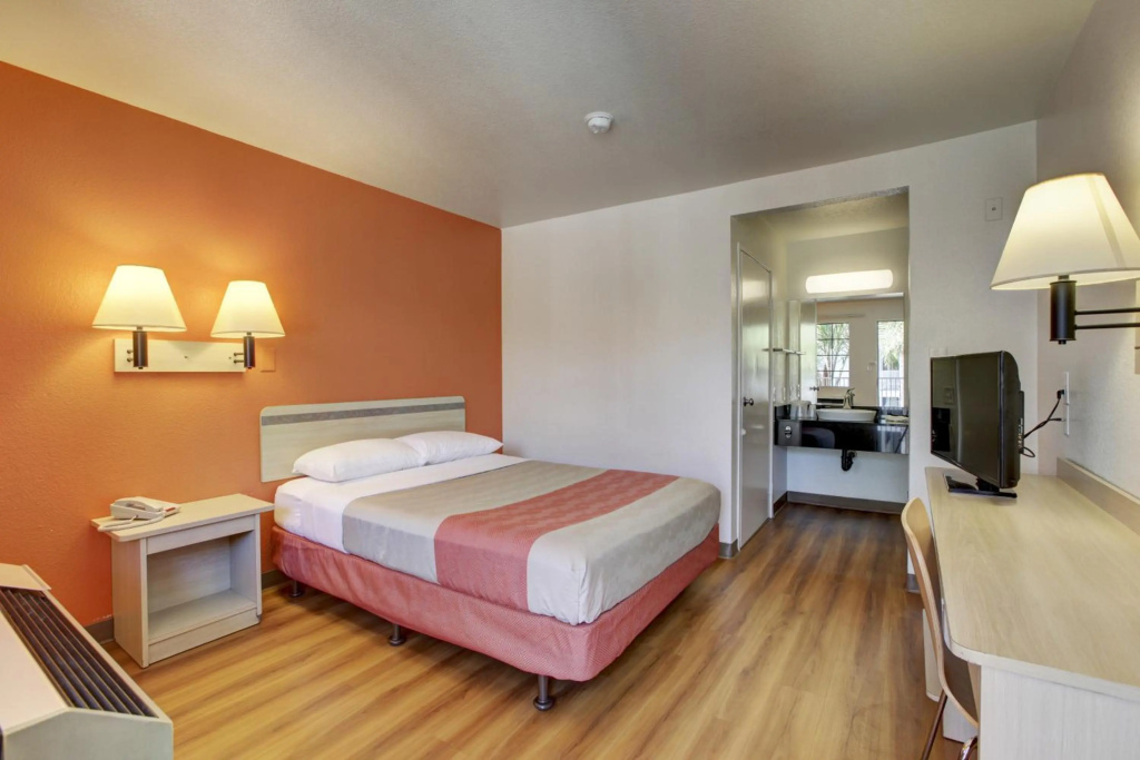 Motel 6 Bellflower, CA - Los Angeles — photo 4
