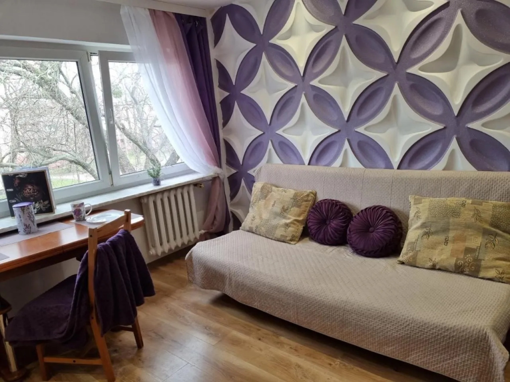 Lawendowe światło - przy stacji Metra — photo 2