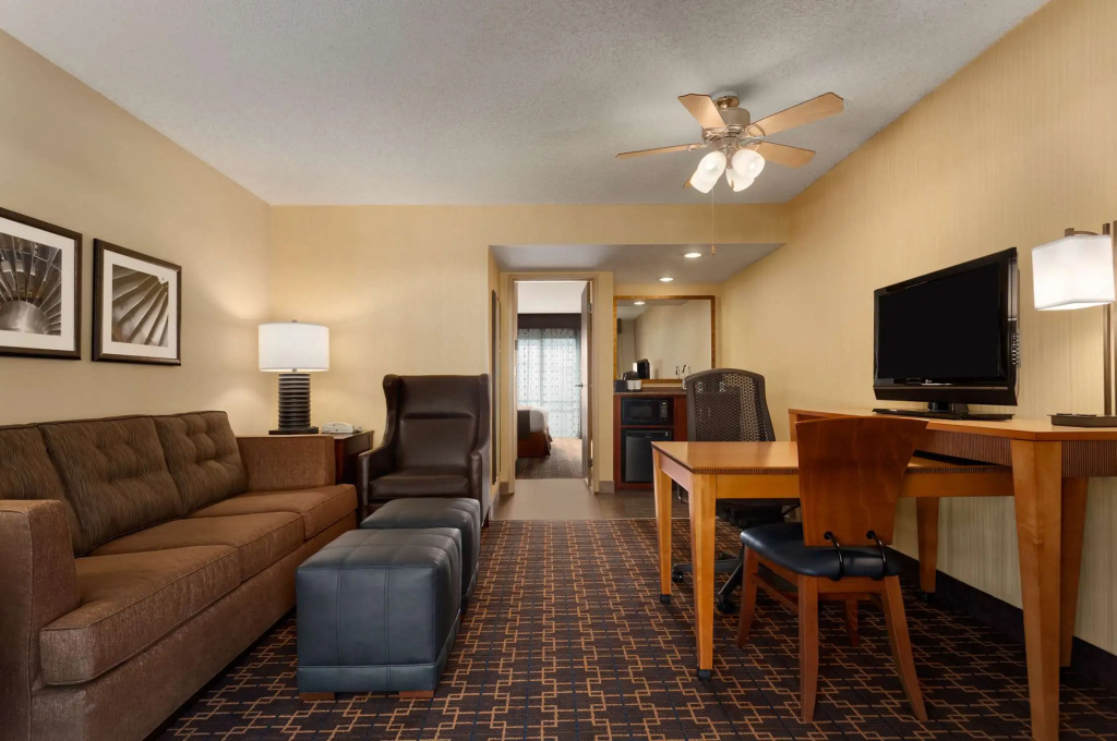 Embassy Suites by Hilton Los Angeles LAX South/El Segundo, photo 4