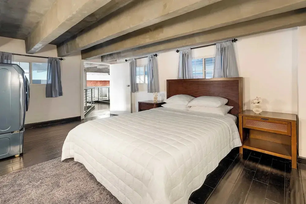 Skyline Lofts by Avantstay: a Multi-level Industrial-chic Retreat in Dtla With Rooftop Views, Soaring Ceilings & Steps to Dining, Music & Culture — photo 5