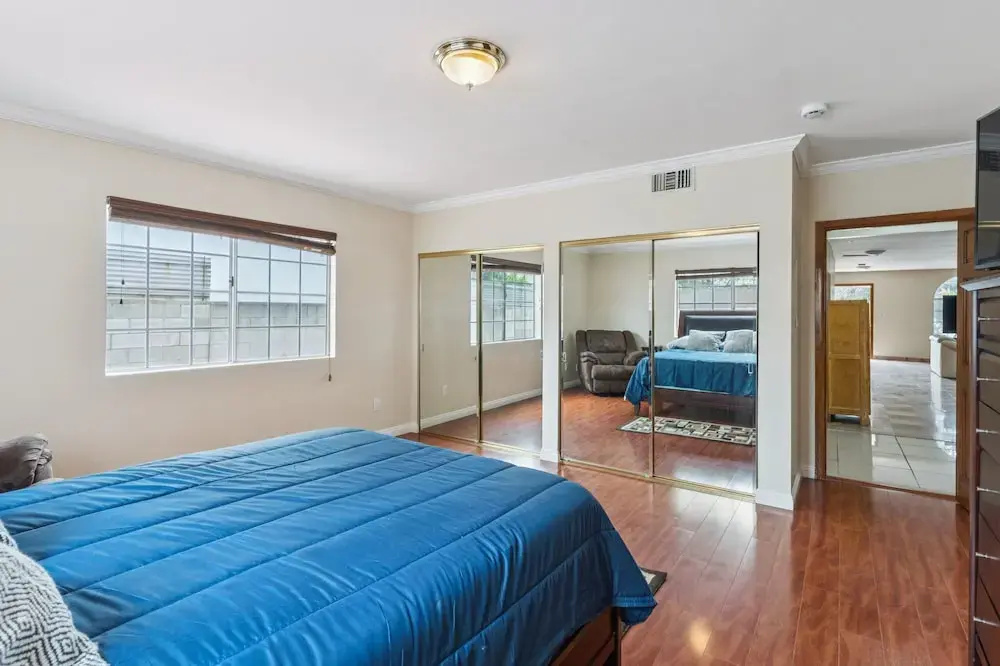 Russell House Near Hollywood & Griffith Park 3 Bedroom Home — photo 7