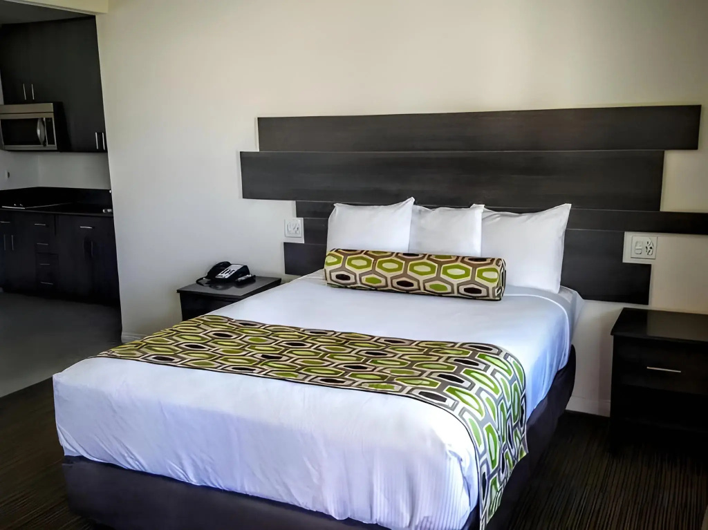 Jewel City Inn — photo 6
