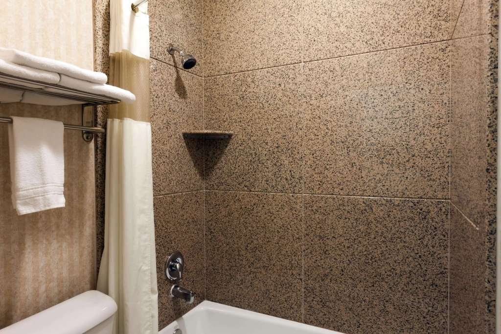 Howard Johnson Hotel & Suites by Wyndham Pico Rivera — photo 8