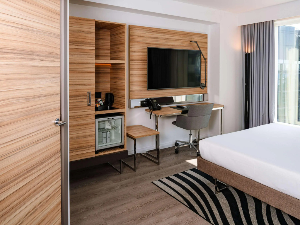 Novotel London Canary Wharf Hotel — photo 6