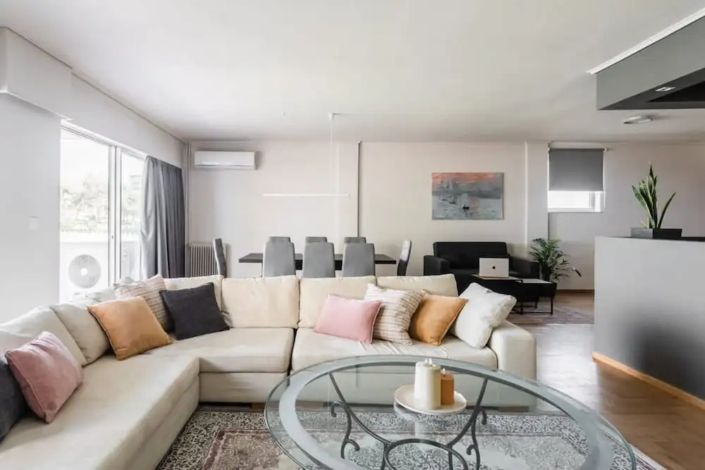 Spacious and Sunlit Seaside Flat — photo 6