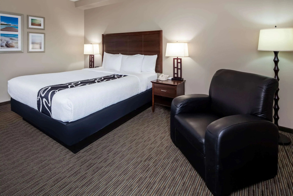 La Quinta Inn & Suites by Wyndham Inglewood — photo 6