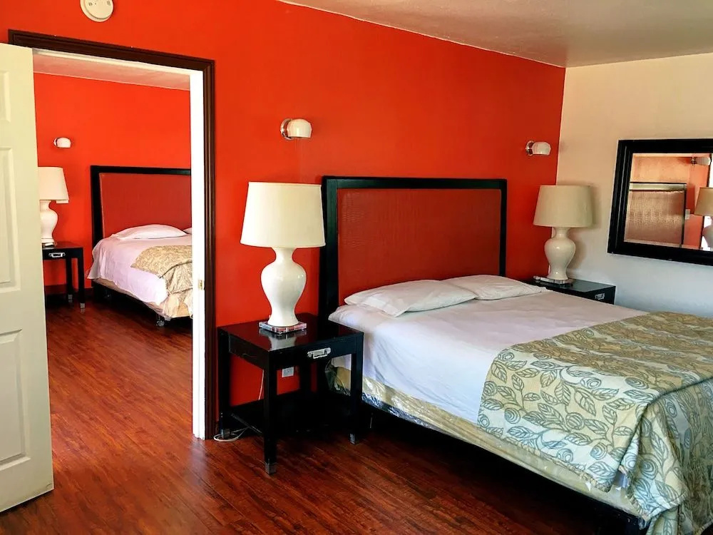 Norwalk Inn & Suites — photo 6