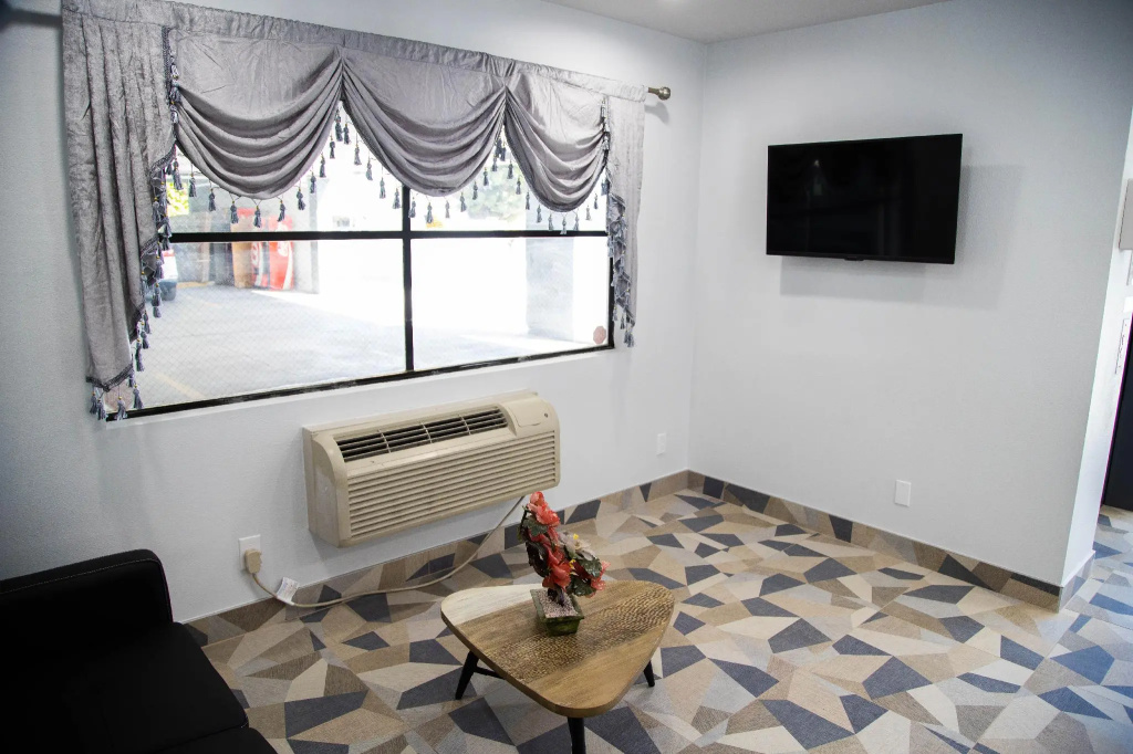 Pico Rivera Inn and Suites, photo 4