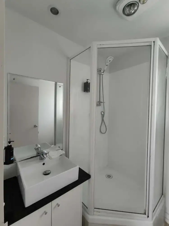 4 double and 2 Sofa Beds in 2 Bedroom — photo 7