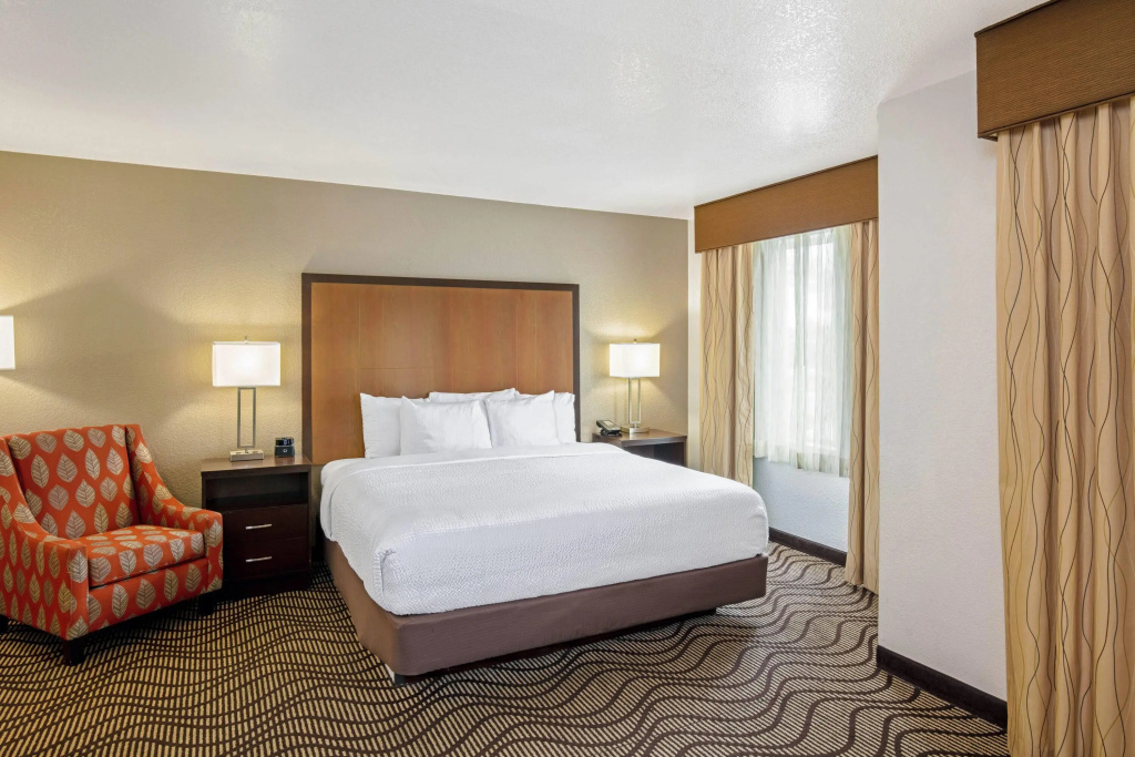 La Quinta Inn & Suites by Wyndham Las Vegas Red Rock, photo 5
