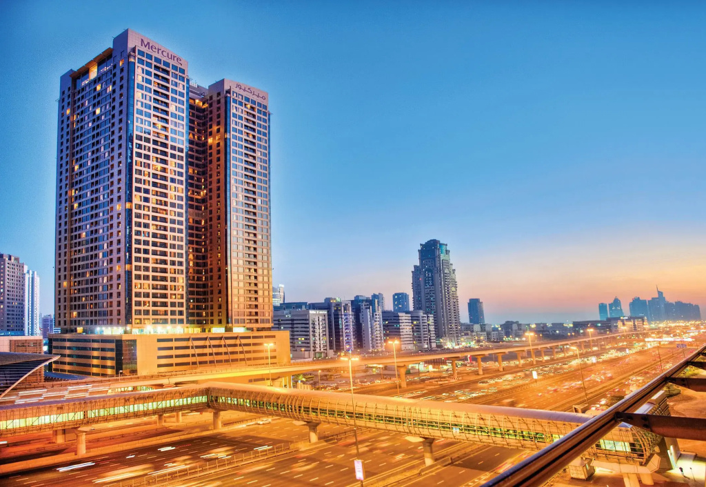 Отель Mercure Dubai Barsha Heights Hotel Suites And Apartments