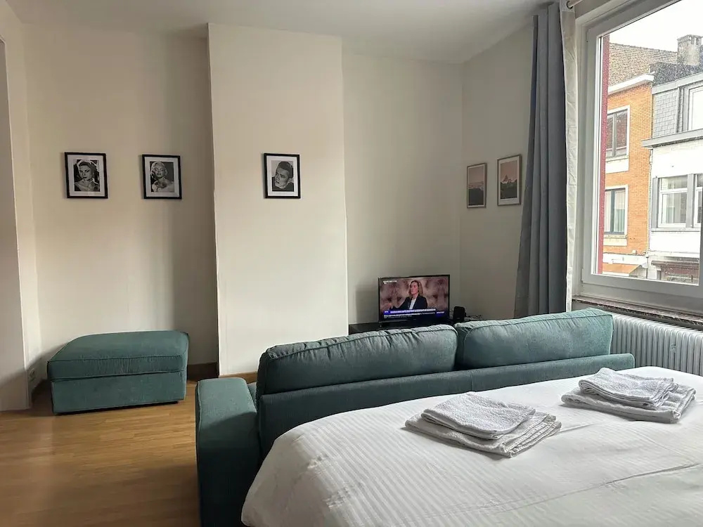 Charming Uccle Apartment With City Views — photo 3