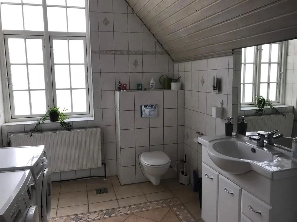 Centralt i Gentofte i 2 plan, ved S-Tog og busser — photo 7