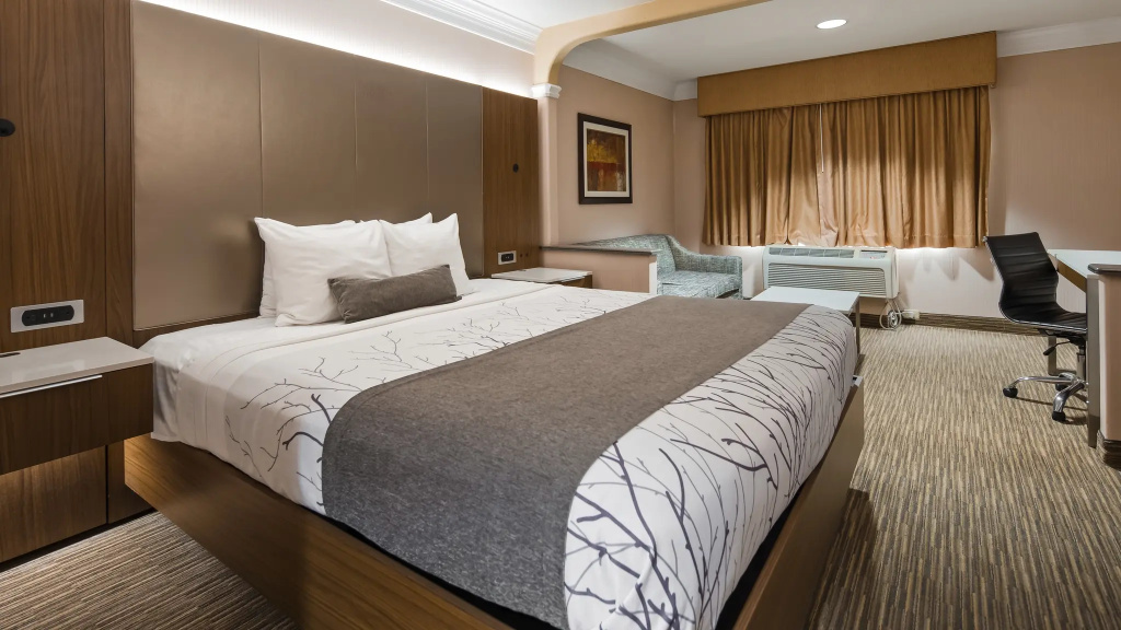 Best Western Plus Suites Hotel - LAX  Airport LA Stadium, photo 2