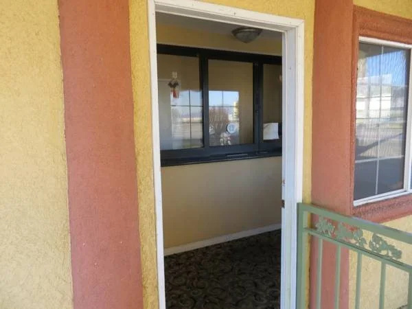 Delmonico Inn & Suites — photo 7