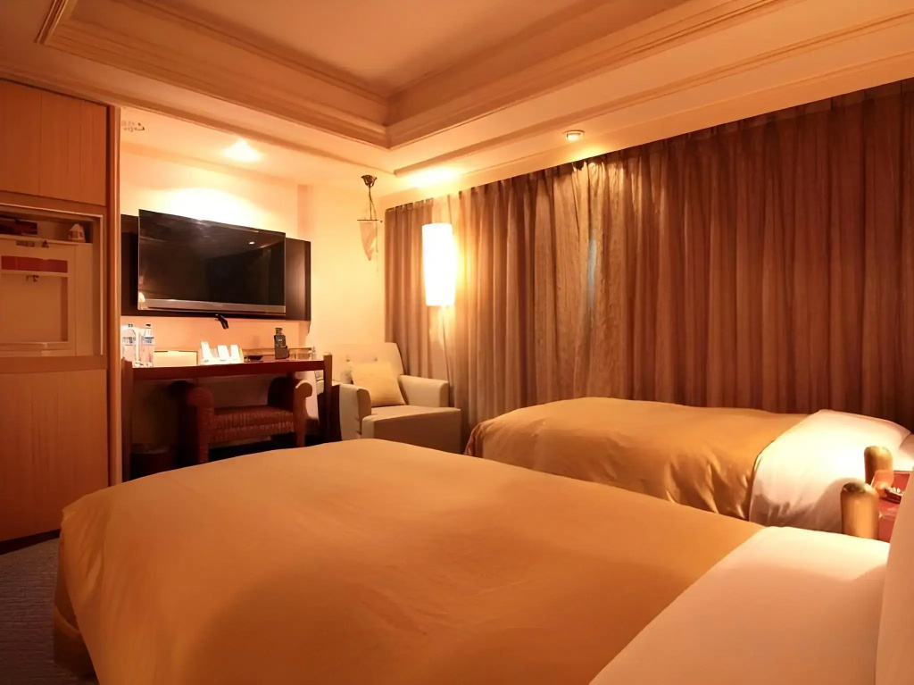 The Moon Hotel — photo 6