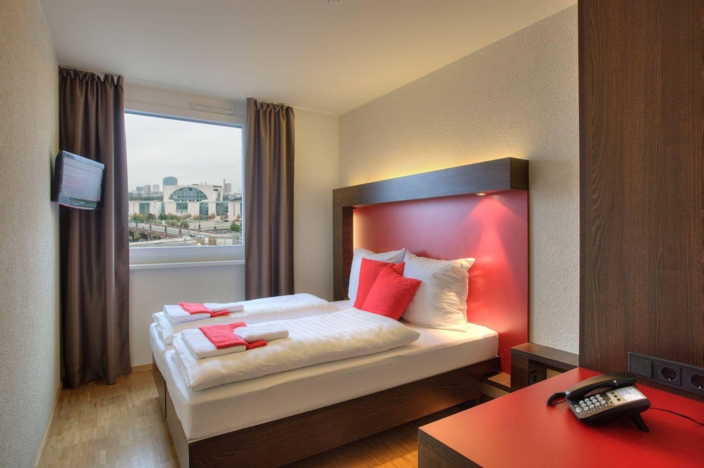 MEININGER Hotel Berlin Hauptbahnhof — photo 4