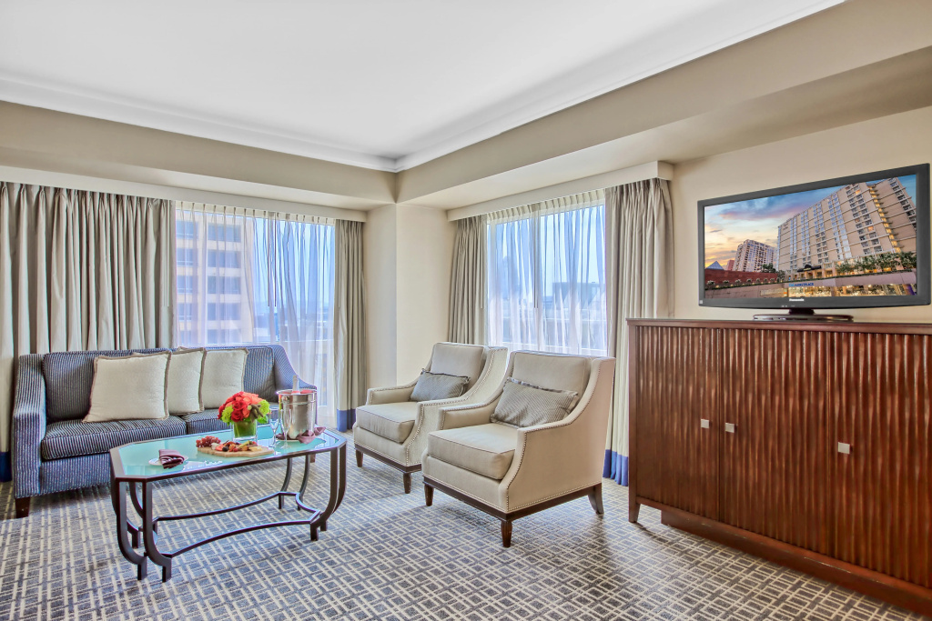 Omni Los Angeles Hotel at California Plaza — photo 8