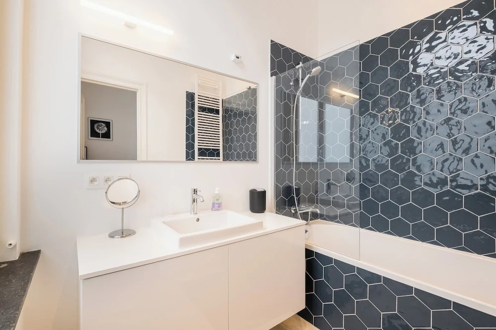 New Apartment Center of Trendy St Gille — photo 8