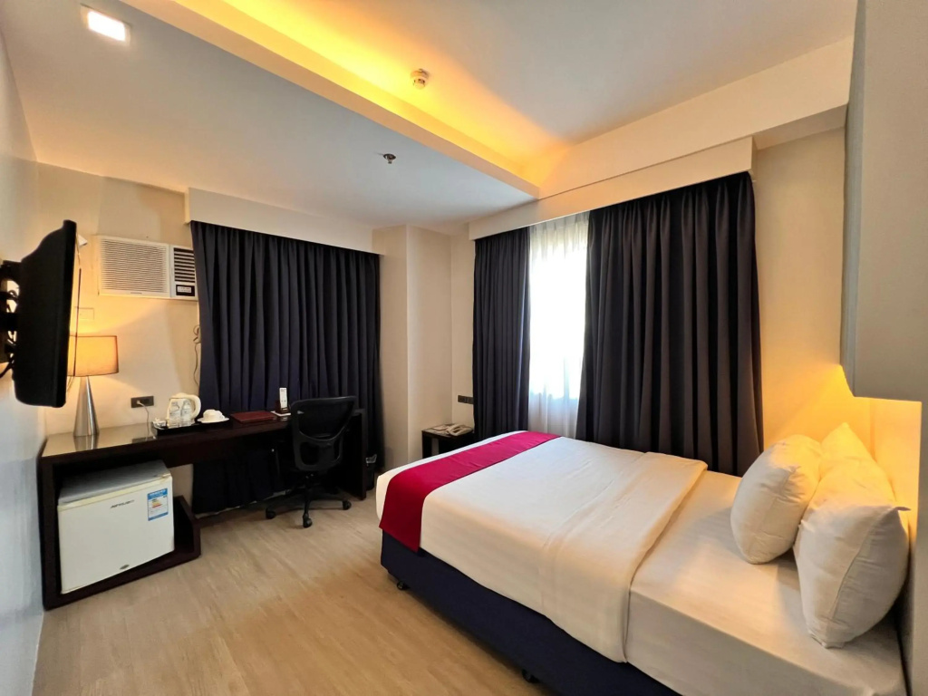 Sarrosa International Hotel and Residential Suites — photo 3