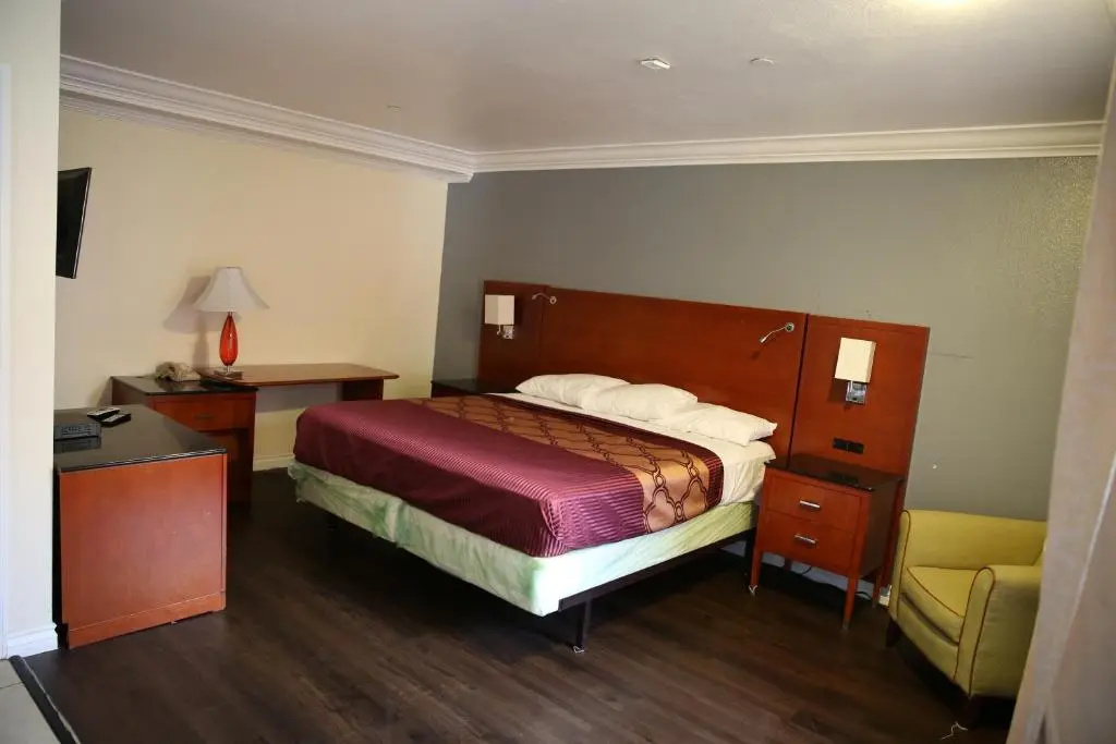 Chateau Inn and Suites — photo 6