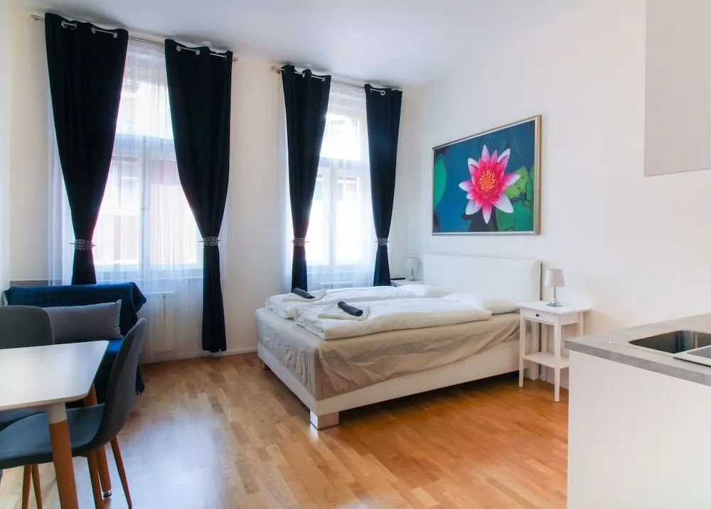 Bouquet Apartments — photo 2