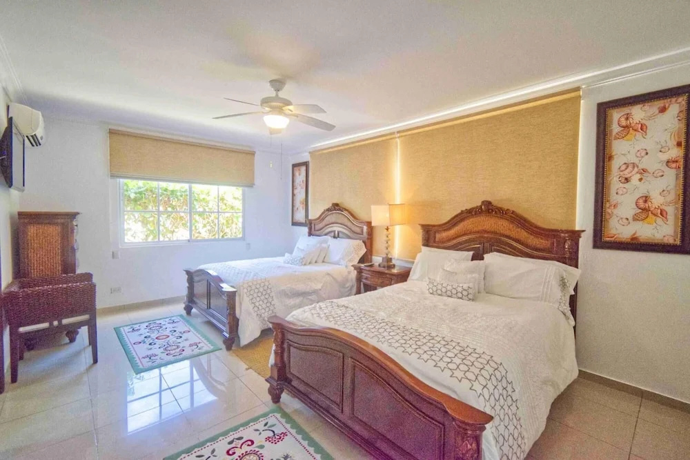 Large Golf View Villa With Pool Jacuzzi and Staff — photo 2
