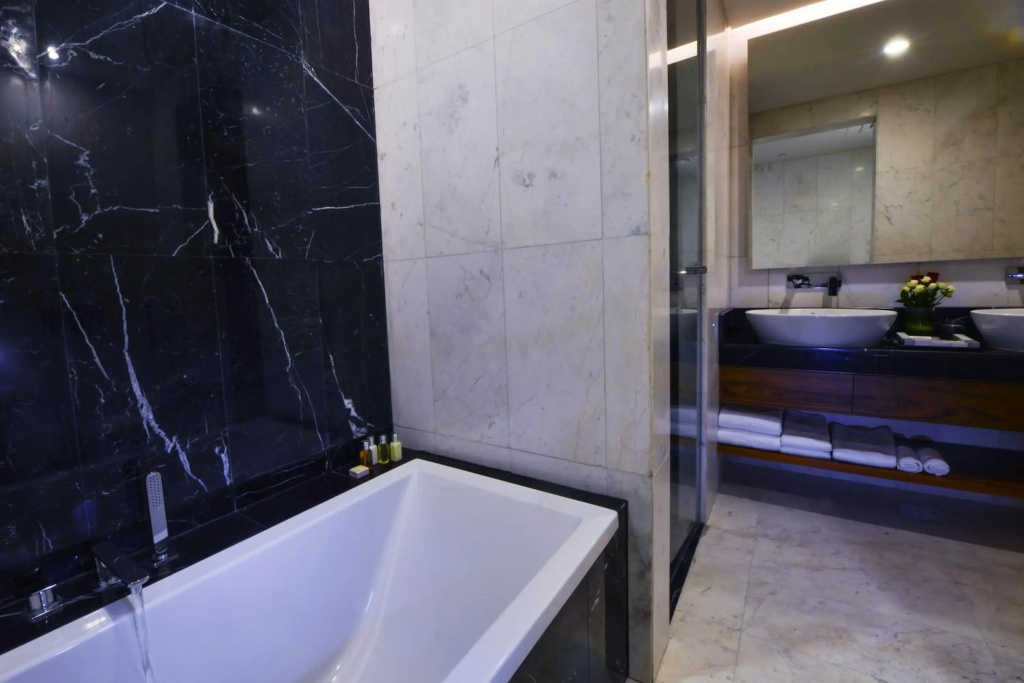 The Avenue Hotel — photo 8