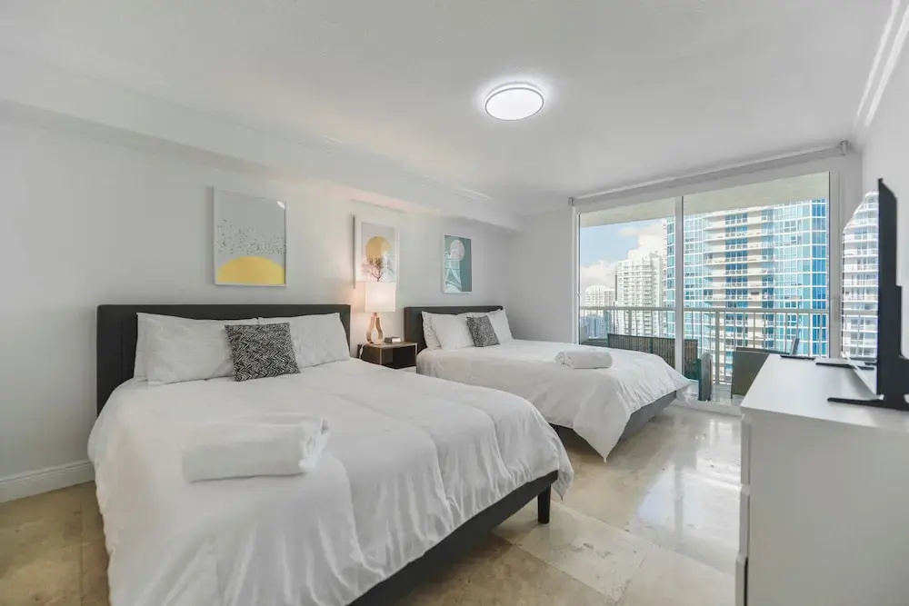 Centric 40thFloor Brickell Condo FREE parking by Palermo Home Miami, photo 4