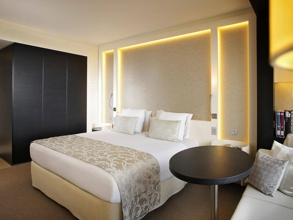The Hotel, photo 2