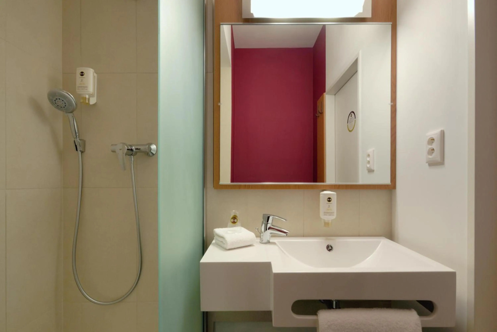B & B Hotel Prague City — photo 8