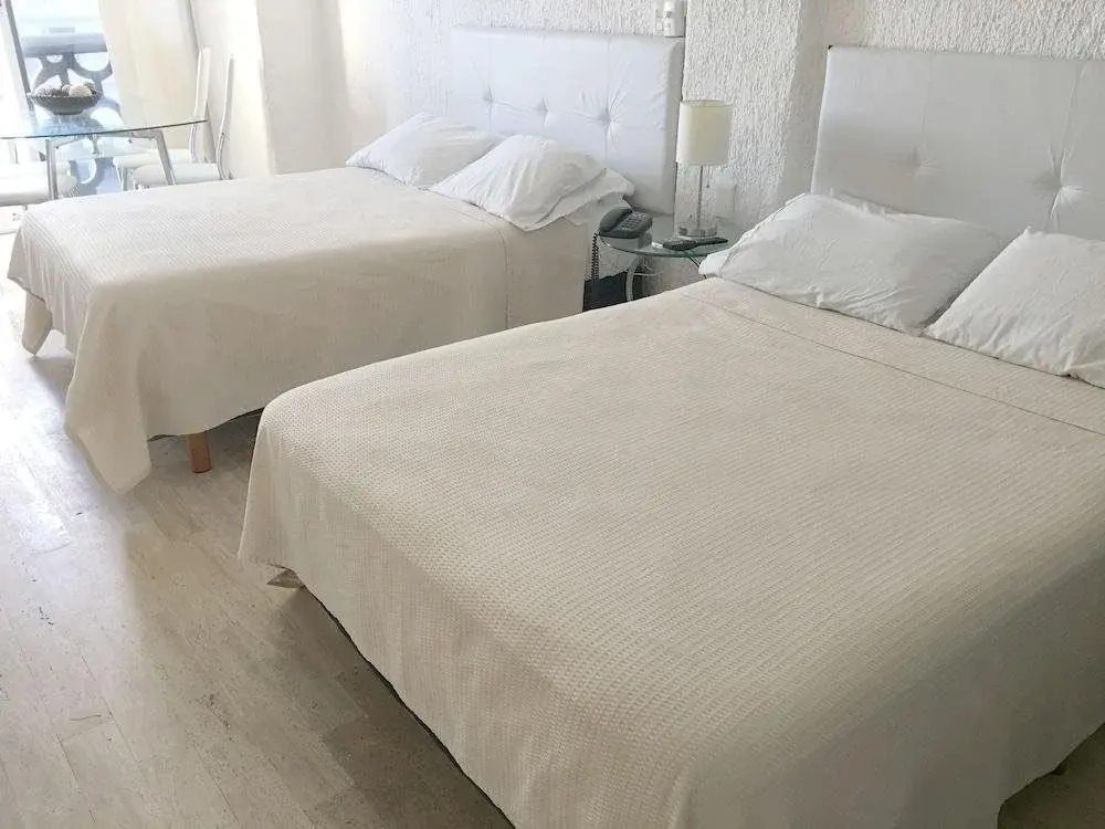 Cancun Plaza Condo Hotel, photo 3