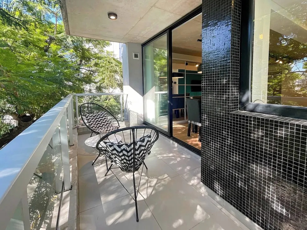 Urban Retreat Elegant Modern Apartment With Balcony in Villa del Parque — photo 6