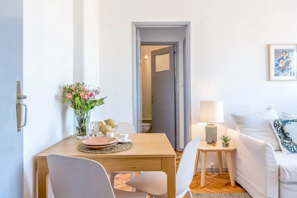Renovated Sunny Apartment with Balcony, By TimeCooler, photo 4