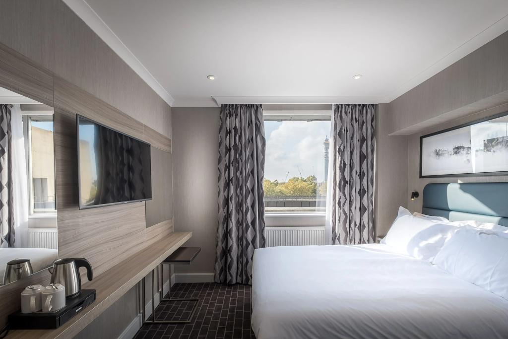 City Sleeper at Royal National Hotel — photo 4