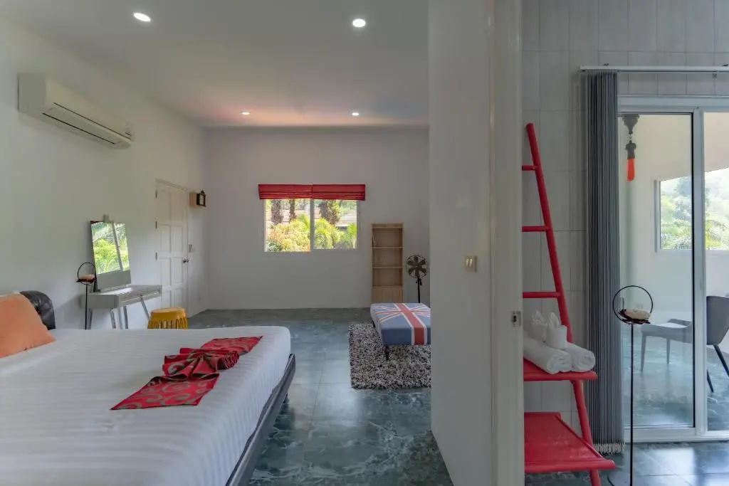 Luxurious 10-bedroom Villa With Private Pool in Chalong, Phuket, photo 2
