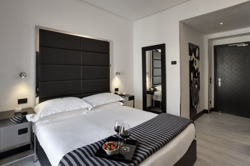 LHP Hotel Napoleon, photo 3