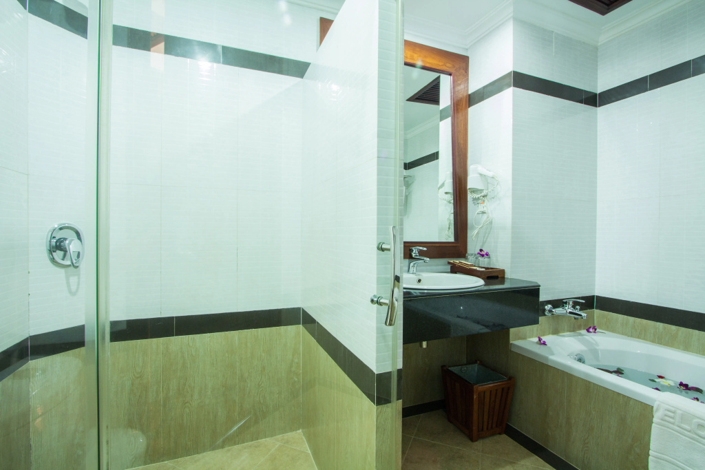 Royal Empire Hotel — photo 8