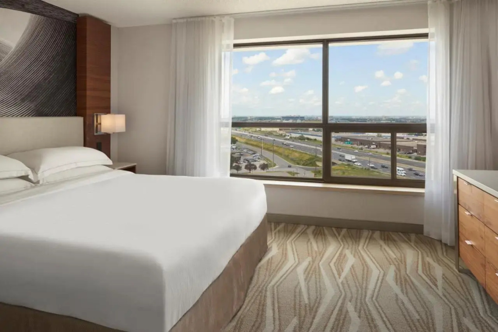 Hilton Toronto Airport Hotel & Suites, photo 4