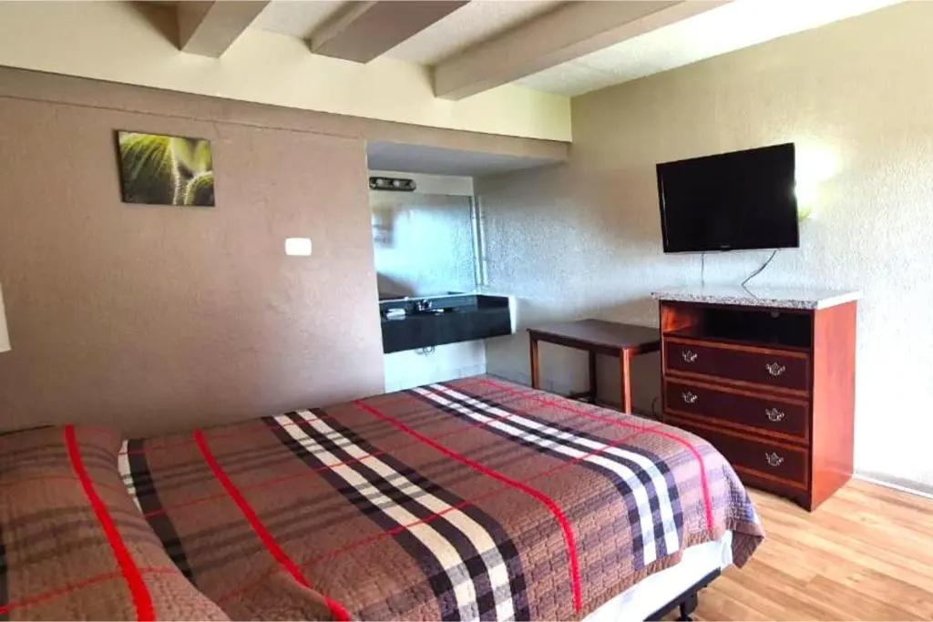 Saratoga Motel By Capital O Near Midway Airport Chicago IL — photo 3