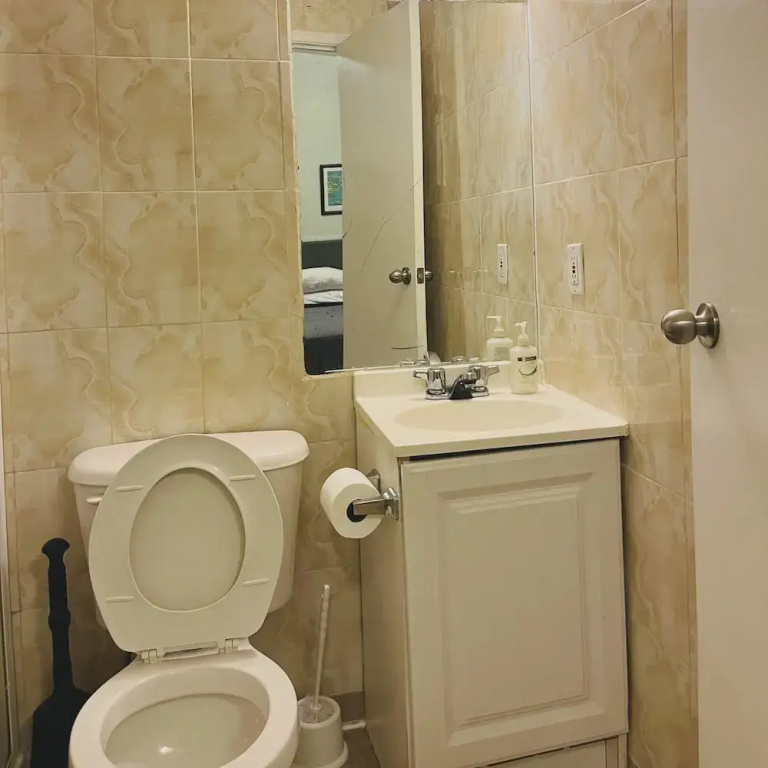 Moe's Suite Hotel — photo 7