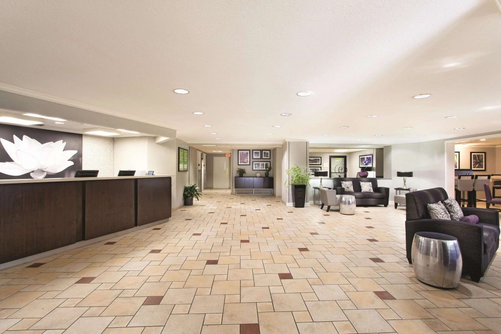 La Quinta Inn & Suites by Wyndham Miami Airport East, photo 2