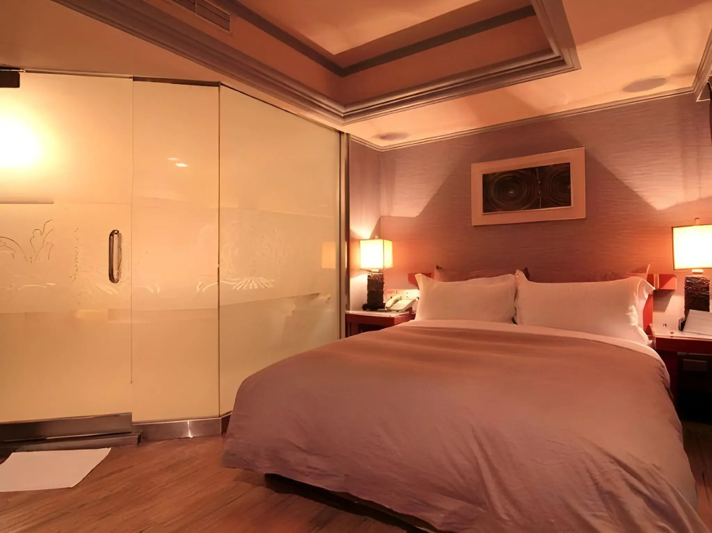 The Moon Hotel, photo 5